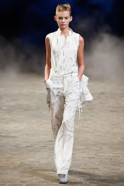 Look 15